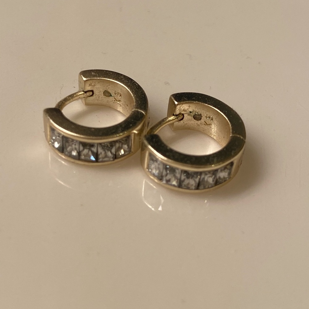 Kendra Scott Crystal Huggies